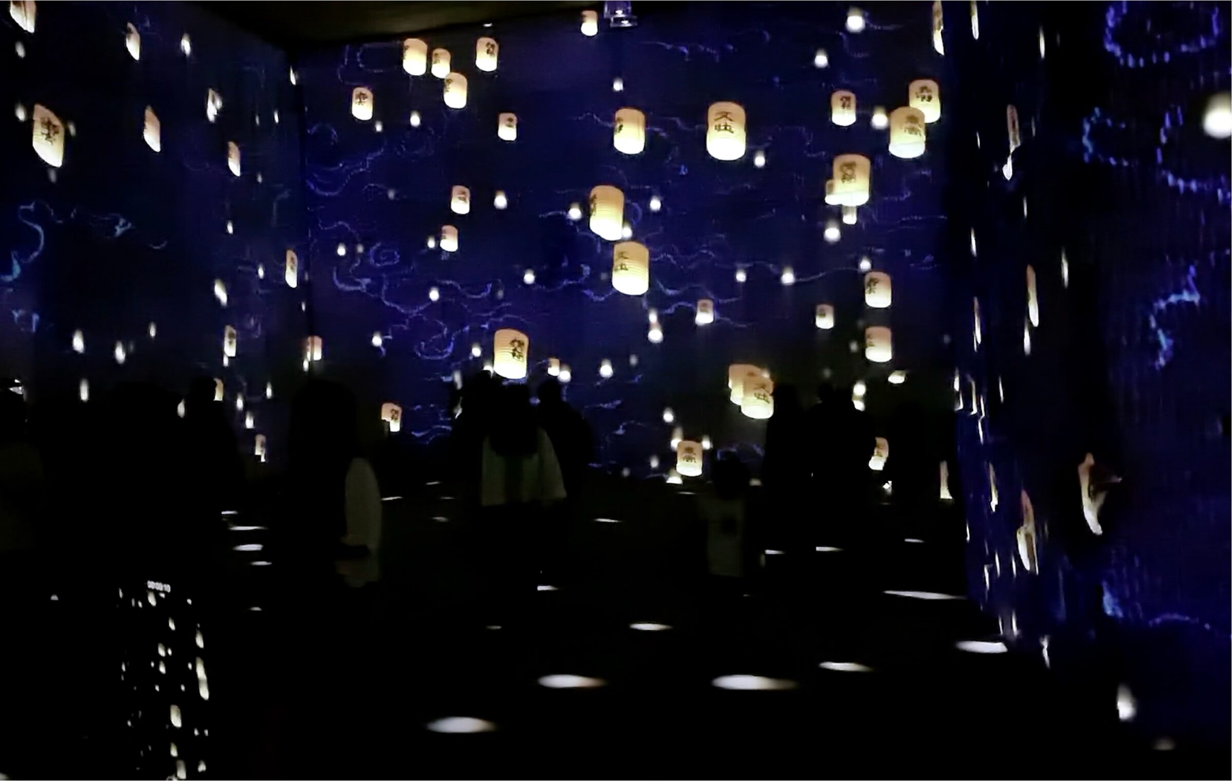 Immersive exhibition stand